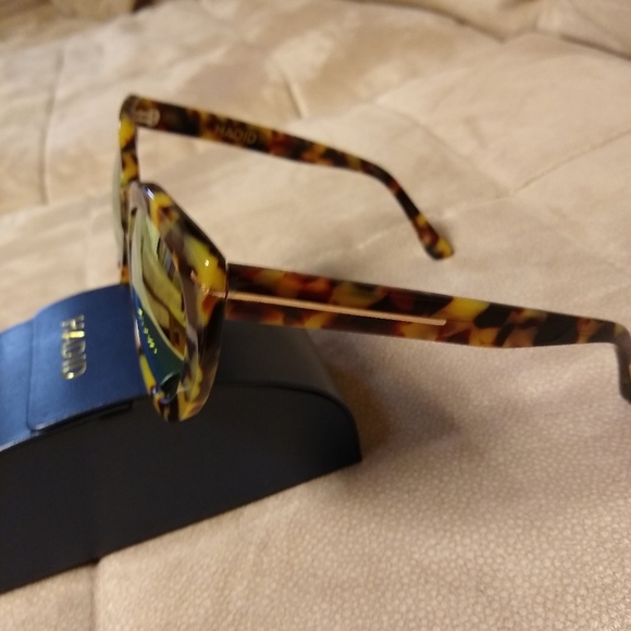 New Hadid Tortoise Butterfly Sunglasses - Picture 3 of 3